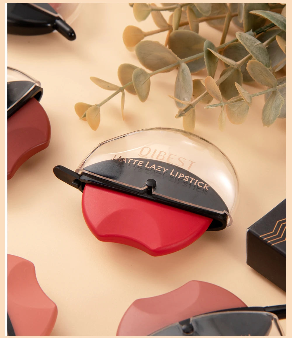 Batom Sólido QIBEST na cor nude fosco, ideal para looks elegantes e discretos