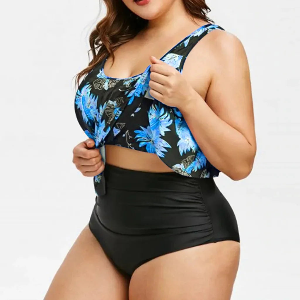Maiô feminino plus size com estampa de flores e cintura alta, ideal para praia e piscina como roupa de banho feminina plus size.