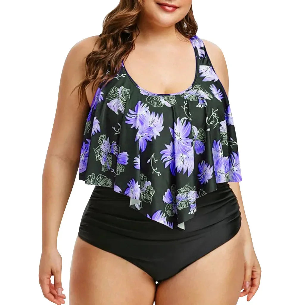 Maiô feminino plus size com estampa floral em preto e roxo, ideal para piscina ou praia