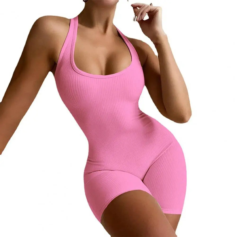 Macacão feminino de ioga bodycon rosa com design justo e alças confortáveis para prática de exercícios