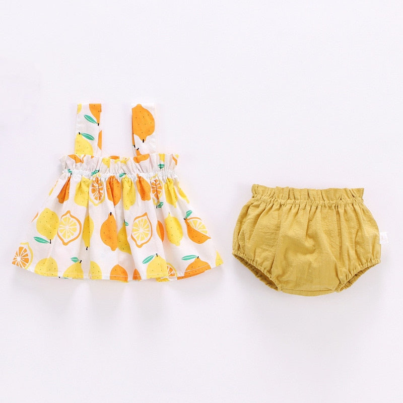 Conjunto de roupas infantis estampadas com vestido de limão e short em tom mostarda