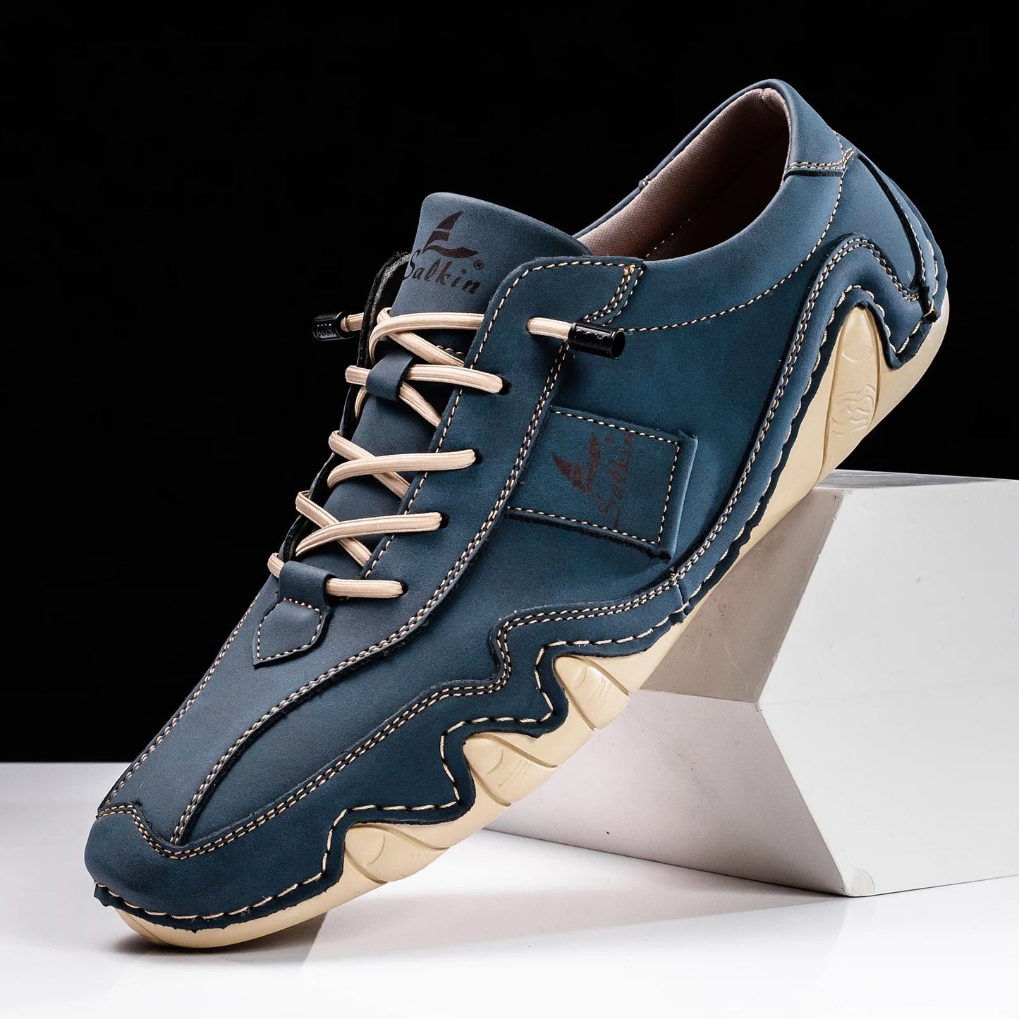 Sapatos masculinos plus size da SISUOCO em azul, com design moderno e solado confortável