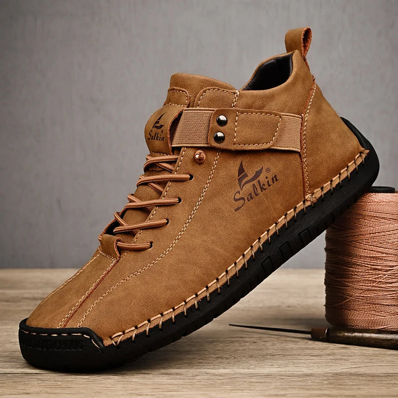 Sapatos masculinos de couro GENGXI em tom marrom com design casual e sola antiderrapante