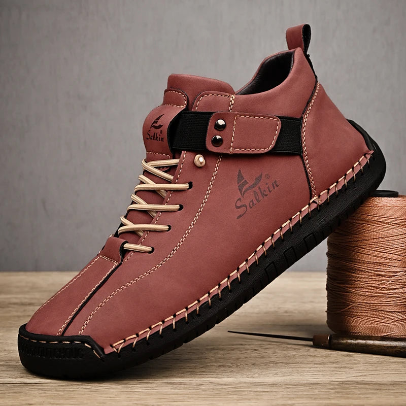 Sapatos masculinos de couro GENGXI em tom marrom com sola confortável e design modernizado