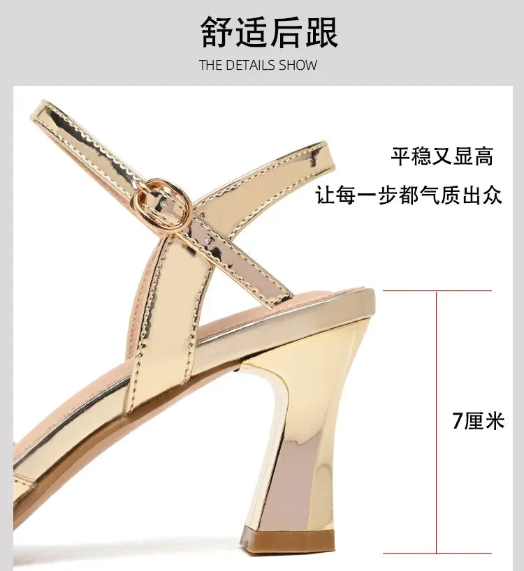 Sandálias femininas XIZOU com salto alto com strass em dourado e design elegante.