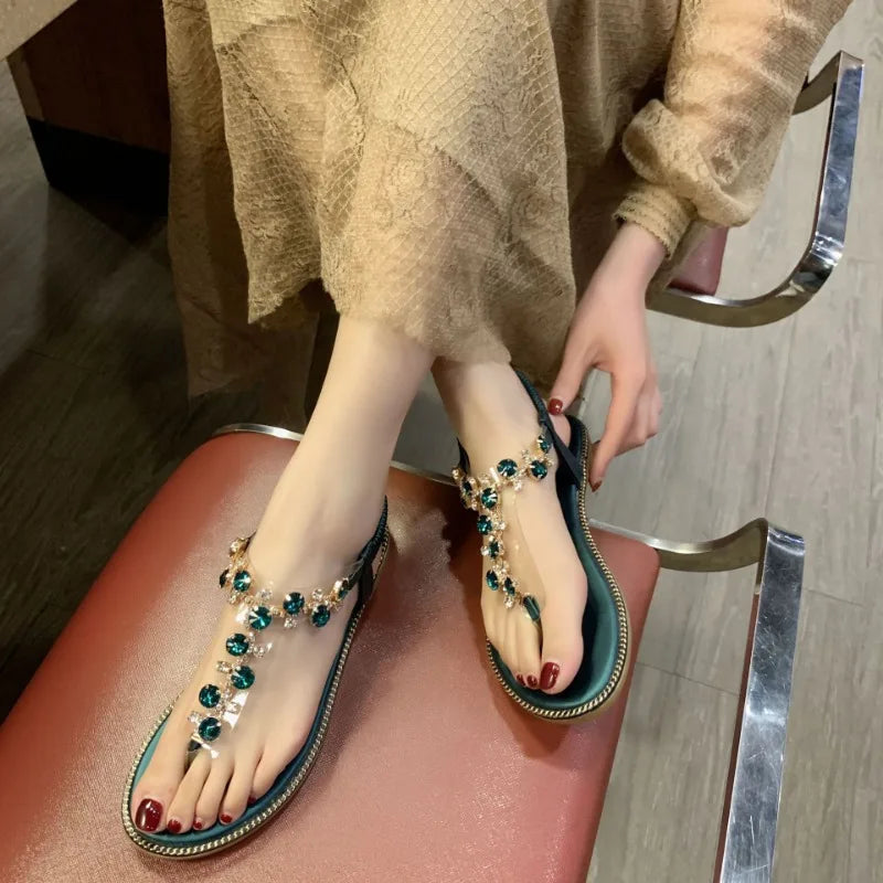 Sandálias elegantes strass MAIERNISI em tom verde com detalhes brilhantes e estilo sofisticado
