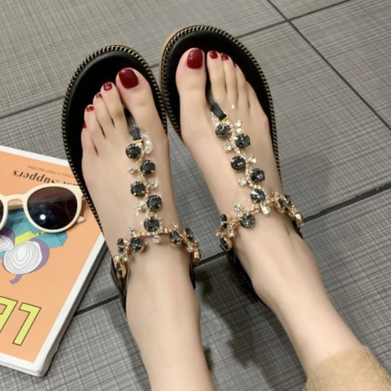 Sandálias elegantes strass da MAIERNISI com detalhes brilhantes e sola confortável para o verão