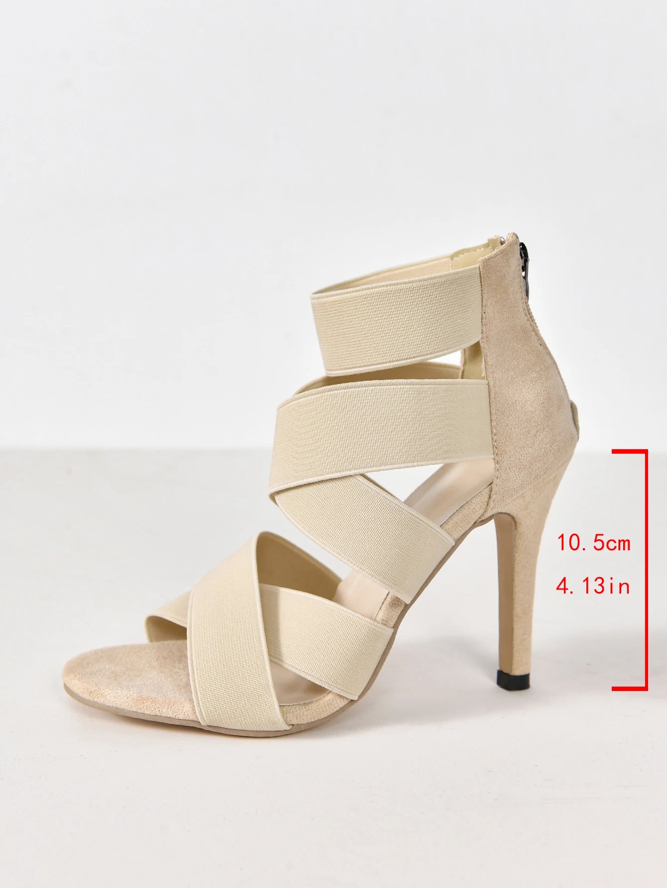 Sandálias femininas gladiador em bege com salto de 10,5 cm e tiras elegantes