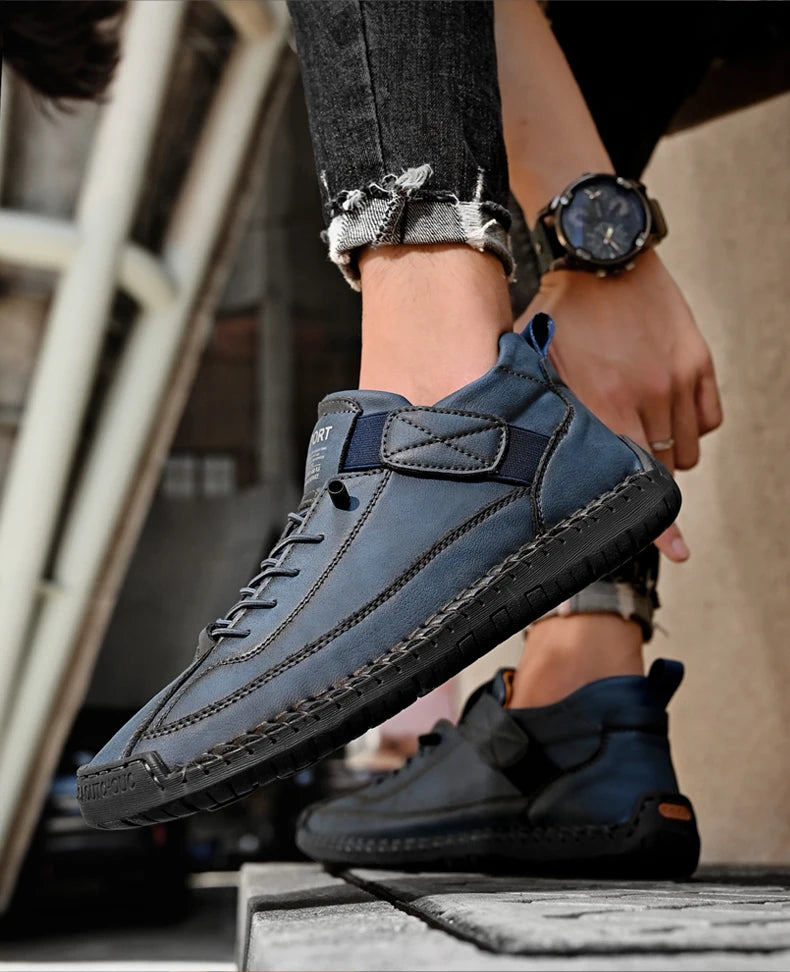 Sapato masculino plus size em azul com detalhes em costura e sola antiderrapante