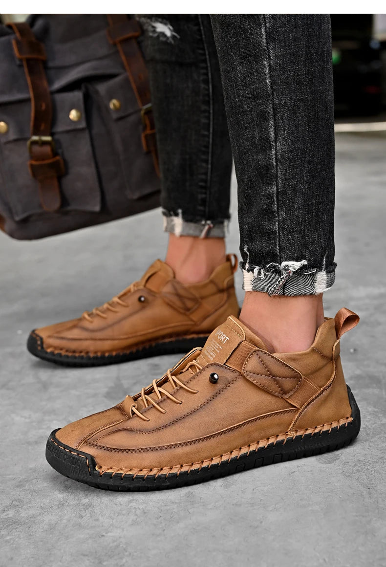 Sapato masculino plus size de couro marrom com solado em borracha e estilo casual.