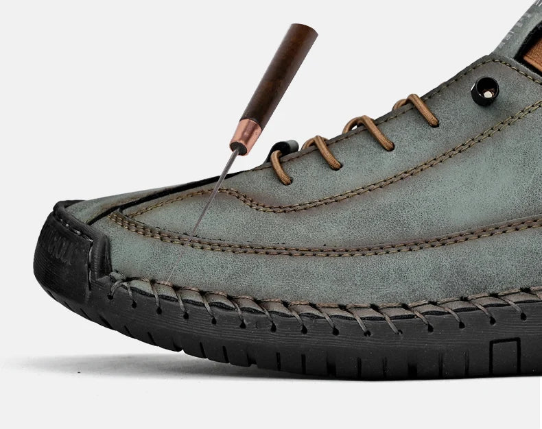 Sapato masculino plus size em couro verde com detalhes em costura e solado antiderrapante