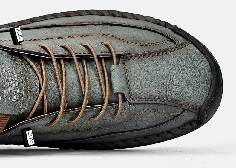 Sapato masculino plus size em couro verde com detalhes em costura e cadarços ajustáveis