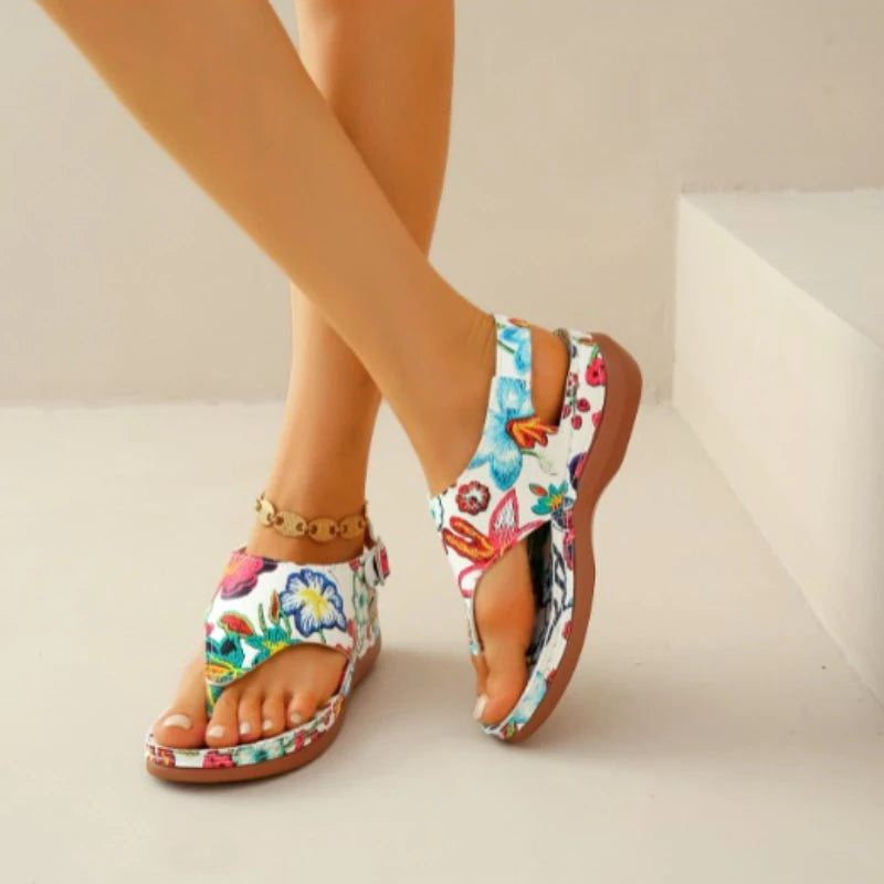 Sandálias femininas da GRAN PLAN com estampas florais, ideais como sapatos casuais com flores.