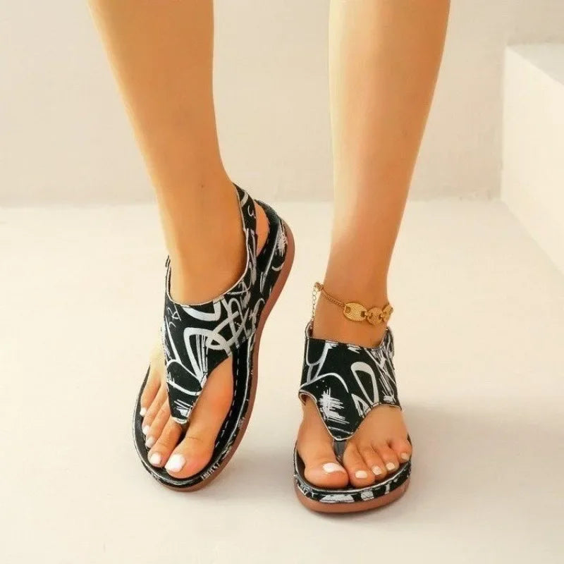 Sandálias femininas GRAN PLAN em padrão floral, ideais como sapatos casuais com flores
