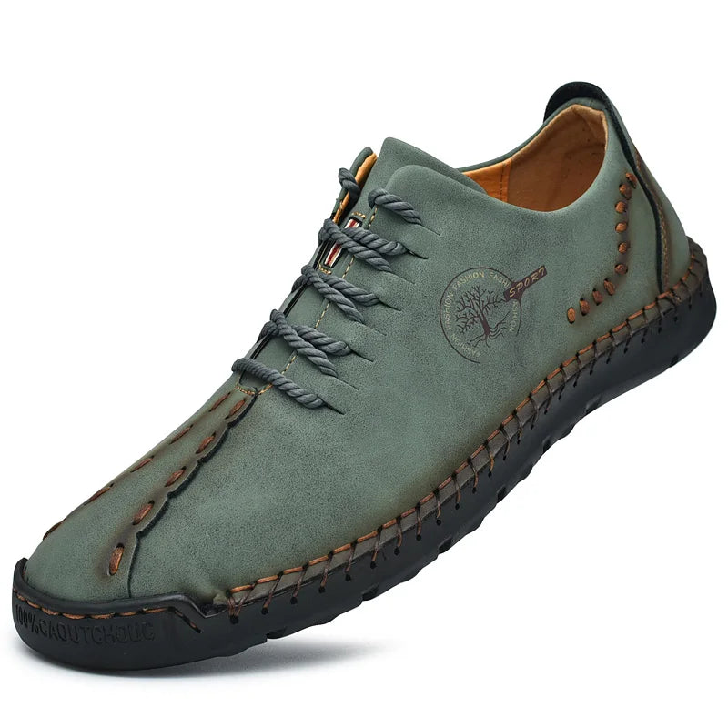 Sapatos masculinos de couro KJEDGB em verde com detalhes costurados e cadarços ajustáveis
