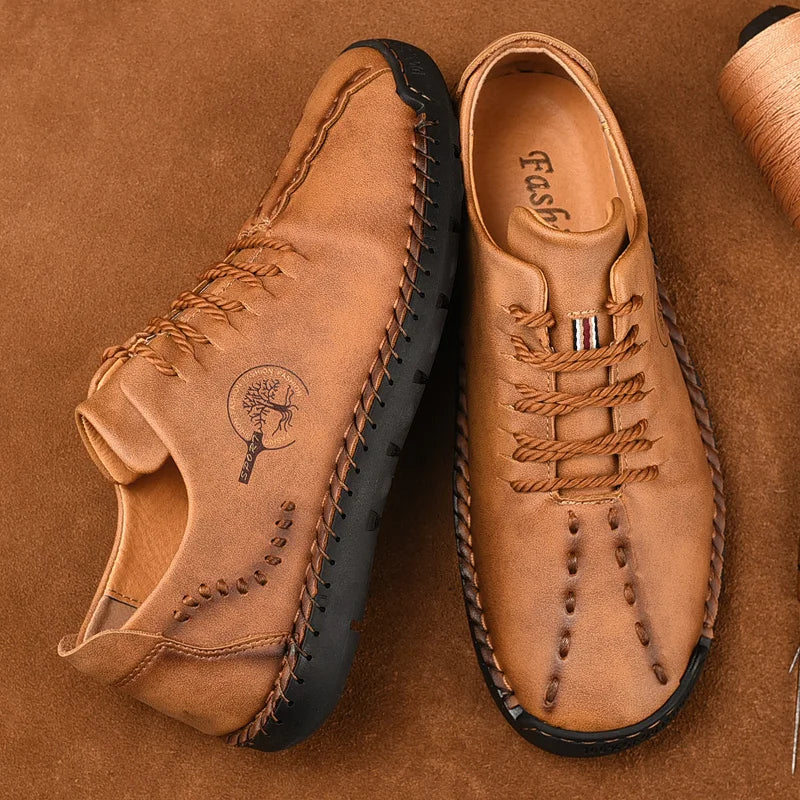 Sapatos masculinos de couro da KJEDGB em tom marrom com design elegante e confortável