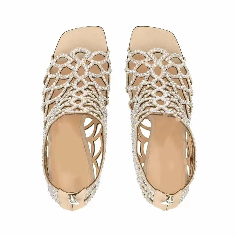 Sandálias femininas NOENNAME_NULL em tom nude com design de sapatos oco salto fino e detalhes brilhantes