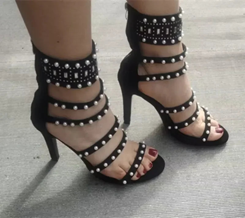 Sandálias femininas ZLMIAO SHZHANG com salto alto romano e detalhes em pérolas para um visual elegante