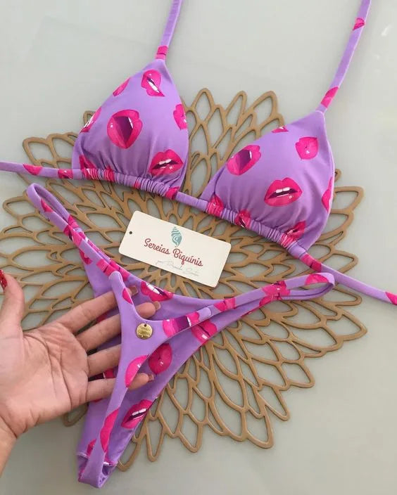 Biquíni feminino rosa com estampa de lábios, moda praia estilo animal print, ideal para o verão
