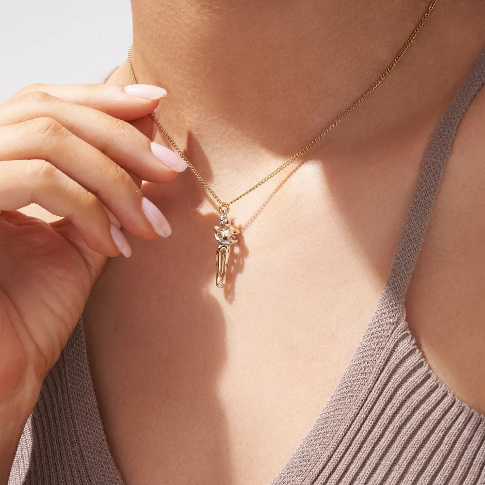 Colar feminino da SEULEMENT com pendente delicado, ideal para combinar com brincos dois tons femininos