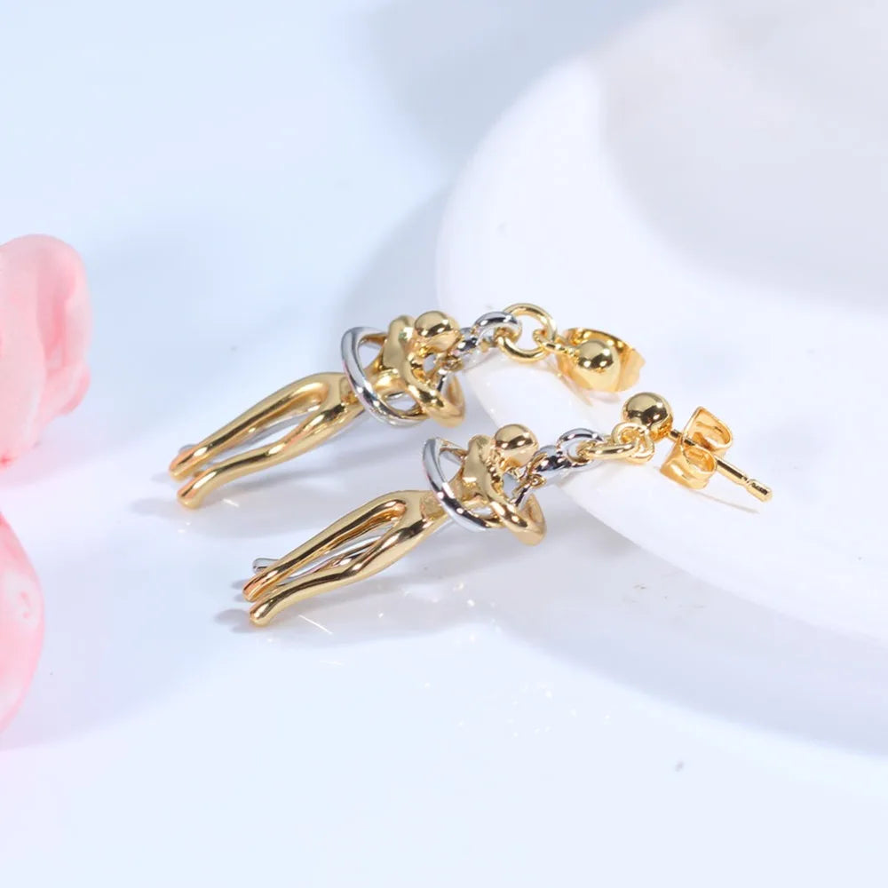 Brincos dois tons femininos da SEULEMENT em estilo elegante com detalhes em ouro e prata