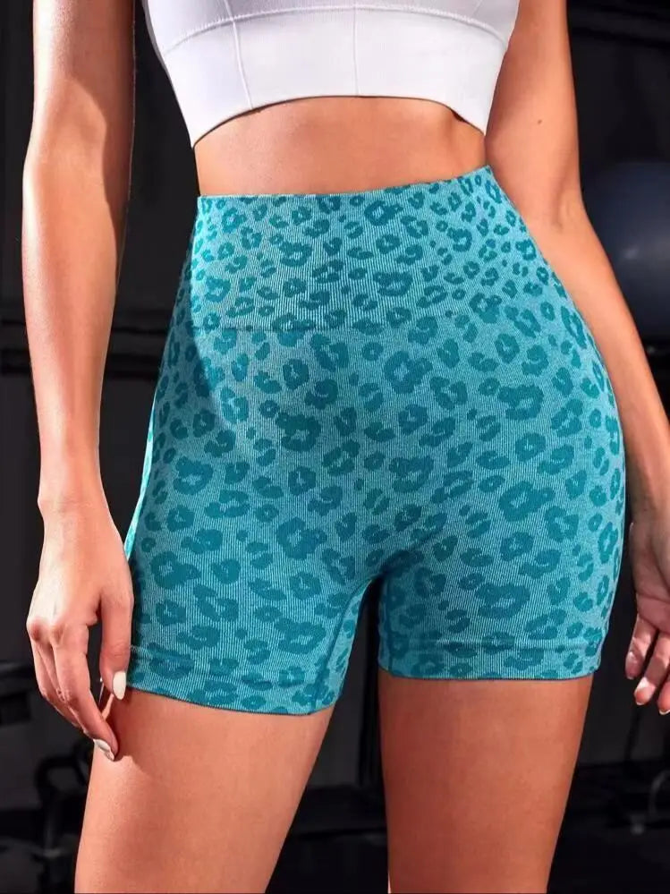Shorts femininos scrunch butt com estampa de onรงa, perfeitos para treino e conforto na academia