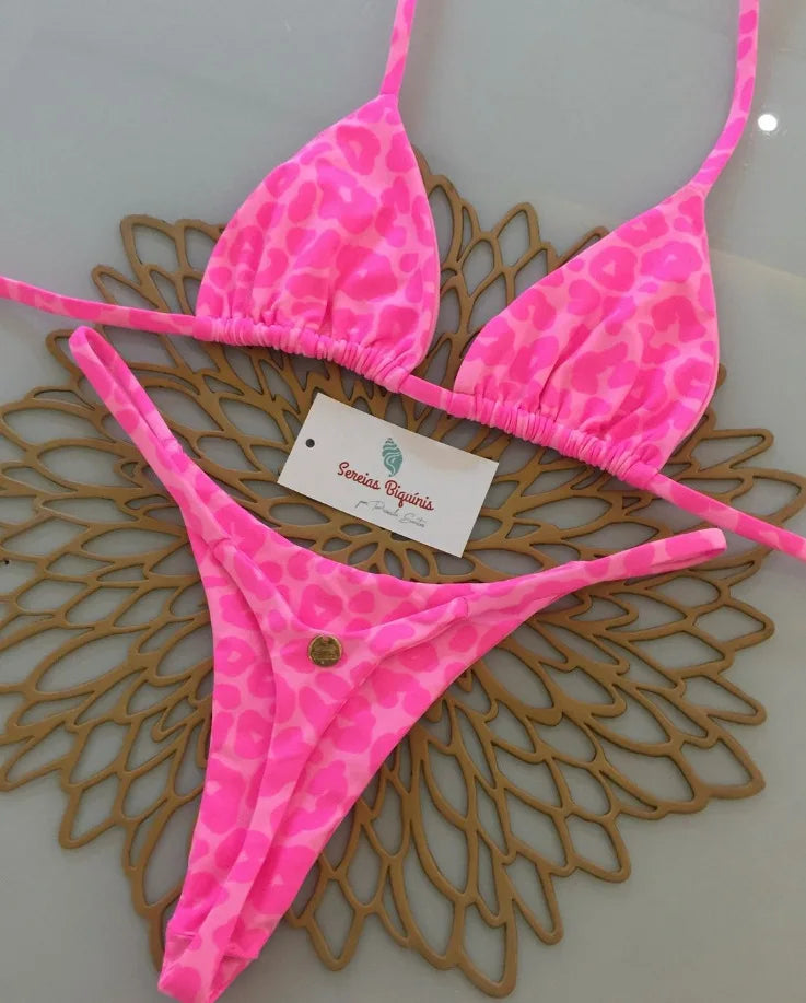 Biquíni feminino rosa com estampa de animal print, ideal para moda praia estilo animal print