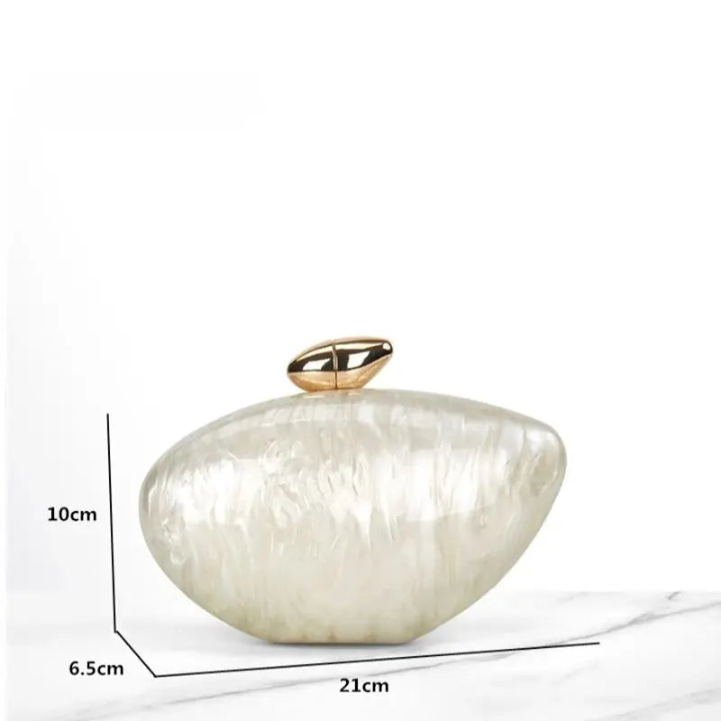 Bolsa designer ovo marfim com design elegante e tamanho compacto para acessórios de moda.