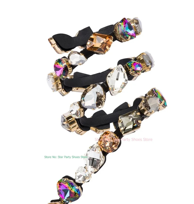 Sandálias femininas KDELY com salto stilettos espiral brilhante e detalhes de pedras coloridas