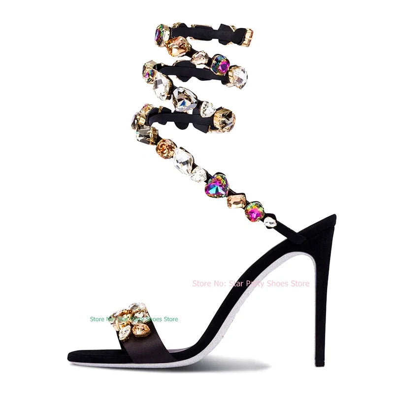 Sandálias femininas KDELY com stilettos espiral brilhante e tiras decorativas de strass coloridos