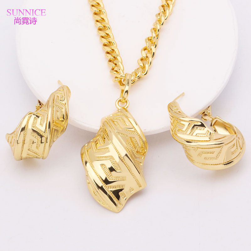 Conjunto de joias femininas SUNNICE com colar e brincos banhados a ouro, design elegante e moderno.