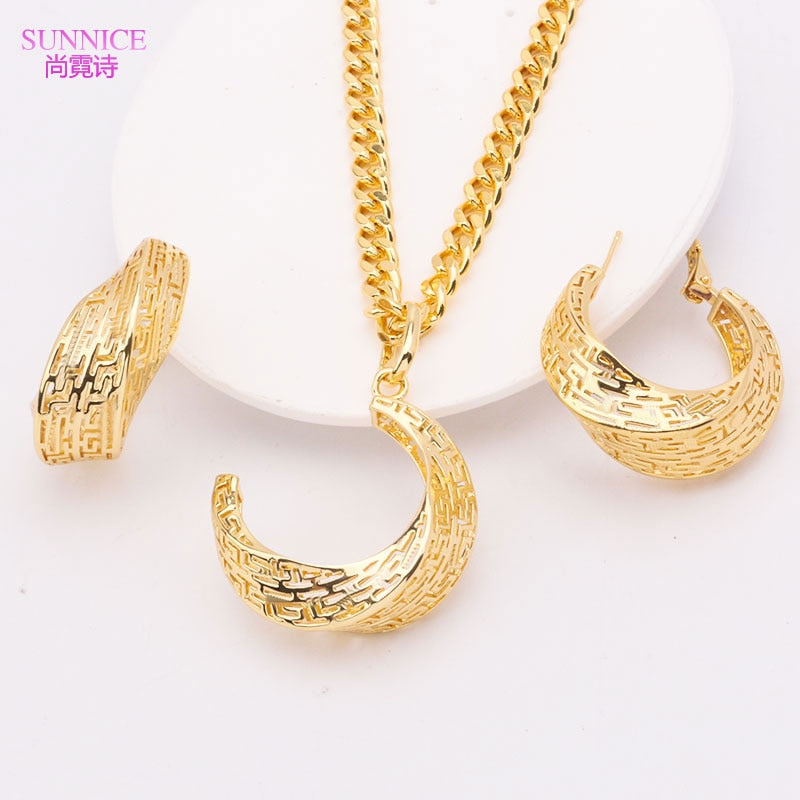 Conjunto de joias femininas SUNNICE com colar e brincos banhados a ouro em design elegante