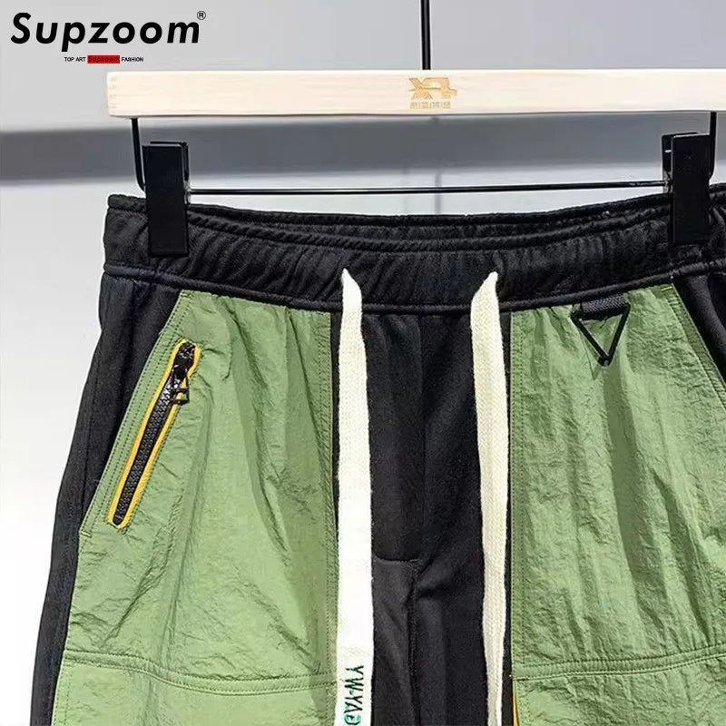 Shorts masculino streetwear da SUPZOOM em verde e preto com bolsos e detalhes coloridos