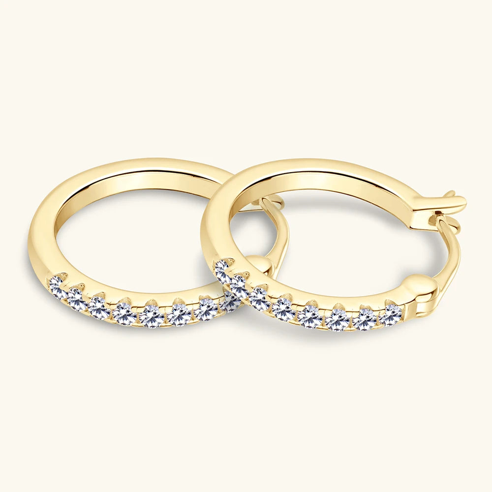 Brincos moissanite banhados a ouro com design elegante e pedras brilhantes para ocasiões especiais