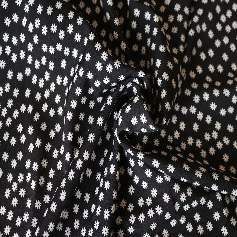 Estampa de tecido preto com flores brancas para vestido maxi floral feminino da DOZW