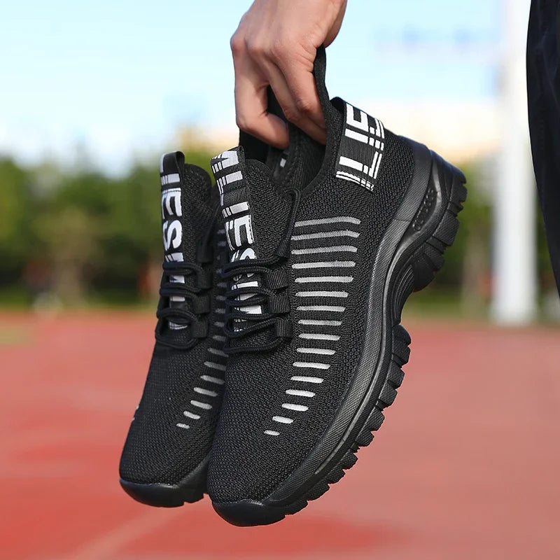 Tênis de corrida masculino confortável ZULIWAGN em preto com design leve e respirável