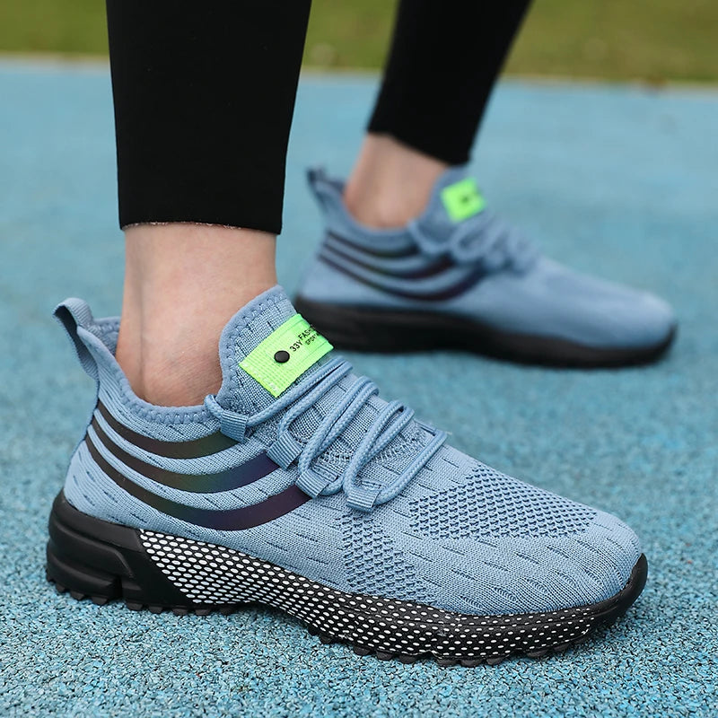 Tênis Esportivo Malha Respirável com Almofada em azul com solado antiderrapante e design moderno