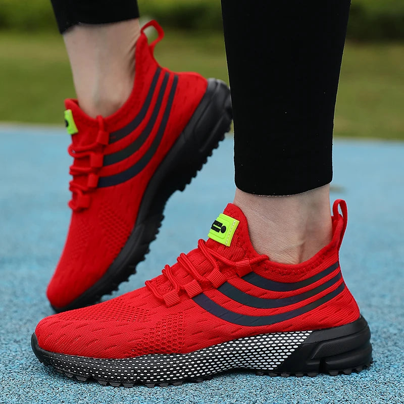 Tênis Esportivo Malha Respirável com Almofada na cor vermelha, ideal para atividades físicas e conforto