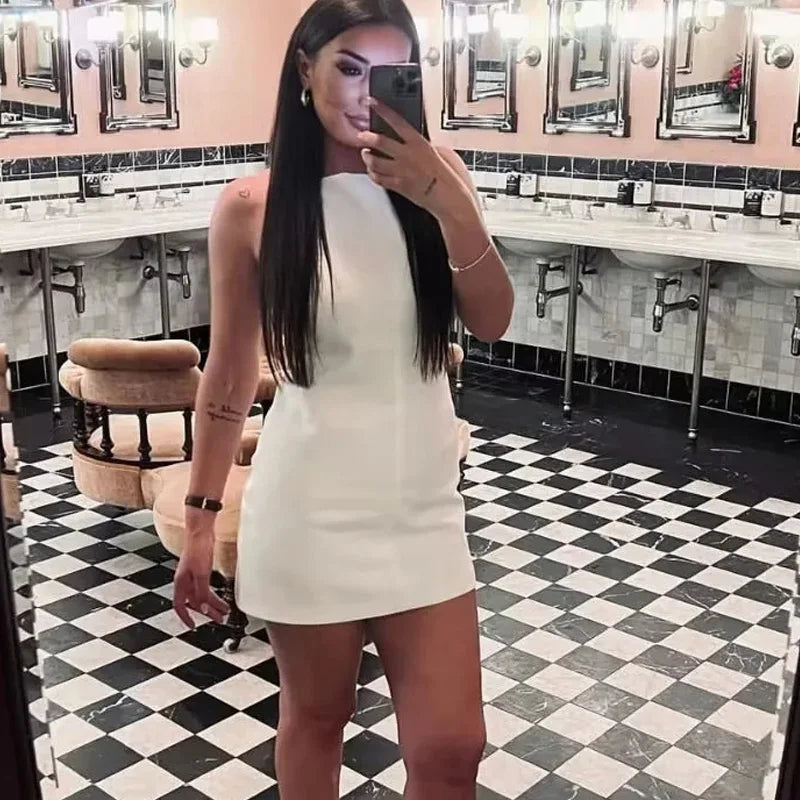 Vestido feminino curto elegante TRAF branco, com decote moderno para diferentes ocasiões sociais
