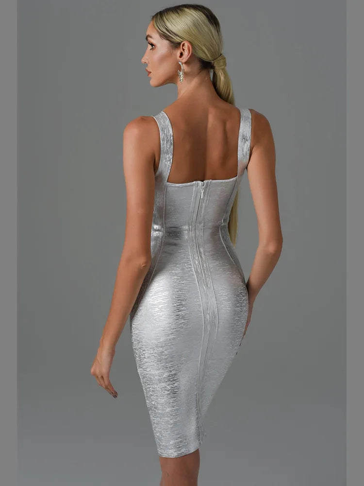 Vestido bandage feminino prateado com ajuste justo e fechamento na parte de trás