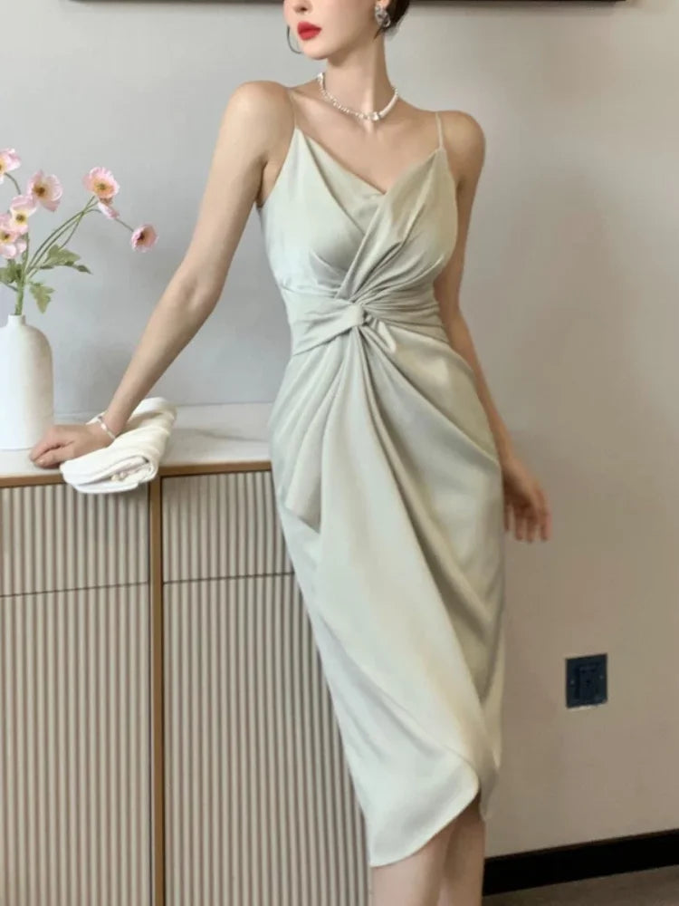Vestido de cetim feminino HORETONG em tom claro com detalhe de nó na cintura