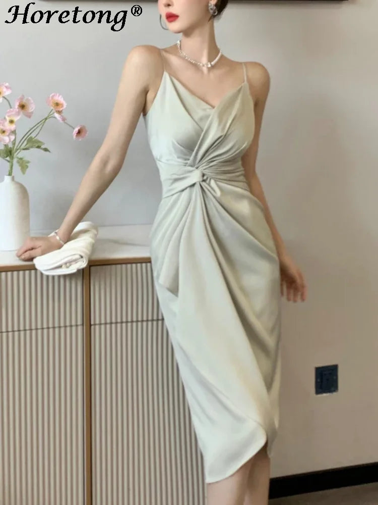 Vestido de cetim feminino HORETONG em tom claro com detalhe de nó e alças finas para ocasiões elegantes