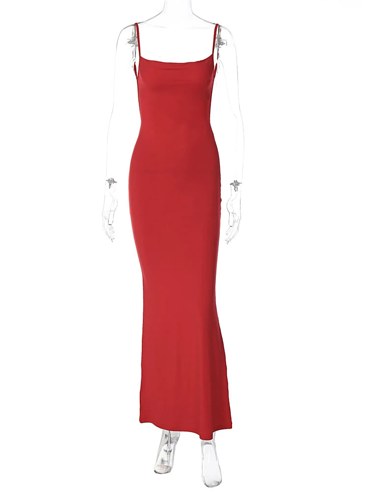 Vestido feminino elegante na cor vermelha com alças finas e corte justo, ideal para eventos formais