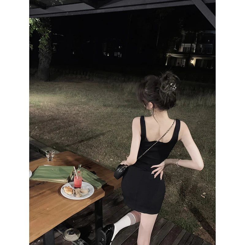 Vestido mini cetim branco da CBZ DREAM SOUND, elegante e perfeito para festas e eventos noturnos