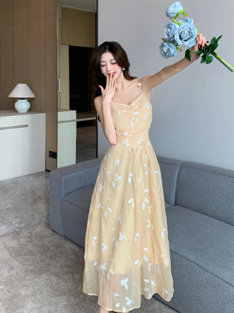 Vestido sem costas elegante da PMWRUN em amarelo com estampa floral, perfeito para eventos especiais