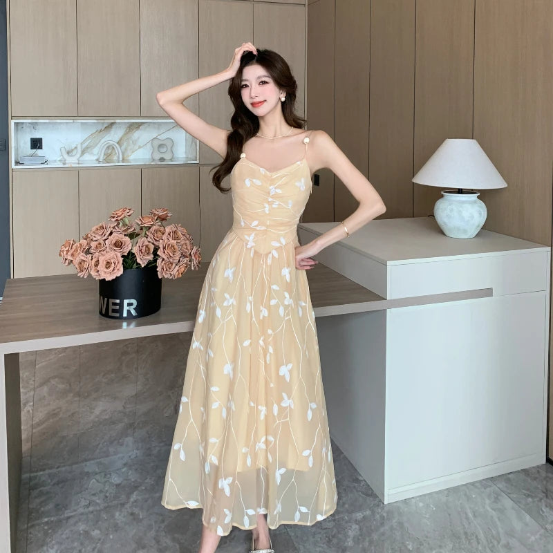 Vestido sem costas elegante da PMWRUN com estampa floral e detalhe em babados
