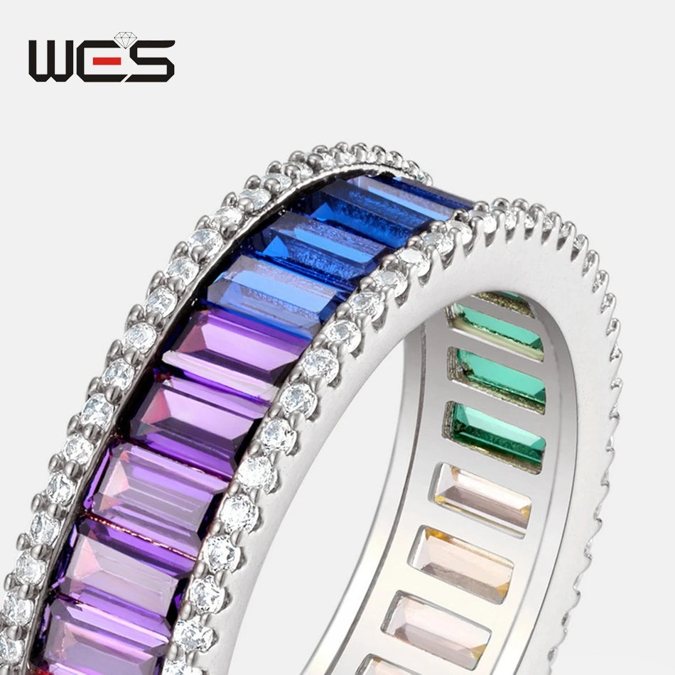 Anel feminino de prata esterlina com pedras coloridas em design elegante da WES