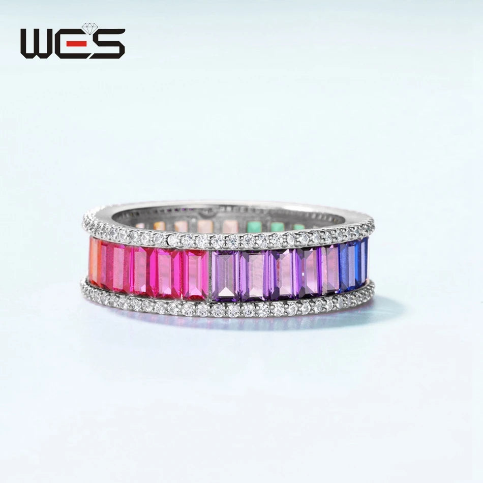 Anel feminino de prata esterlina com pedras coloridas em estilo moderno e elegante da WES