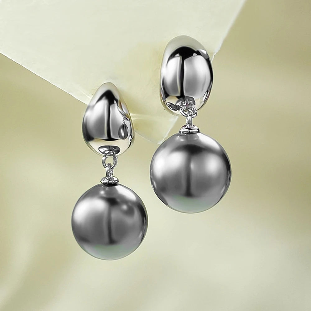 Brincos femininos prata 925 com pérolas em tom grafite, elegantes e sofisticados