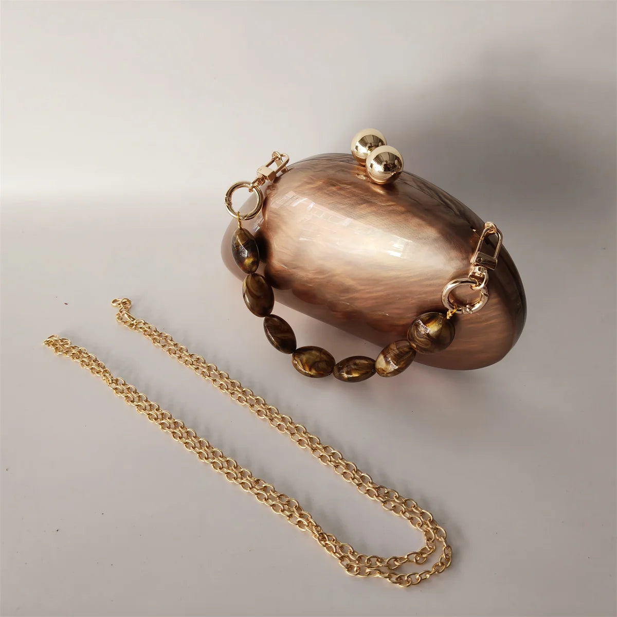 Bolsa feminina noite WOWFUR em tom dourado com corrente de corrente e alças elegantes